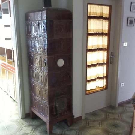 Casa Vacanze A Romeno 外观 照片