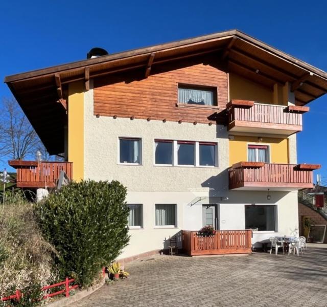 Casa Vacanze A Romeno 外观 照片